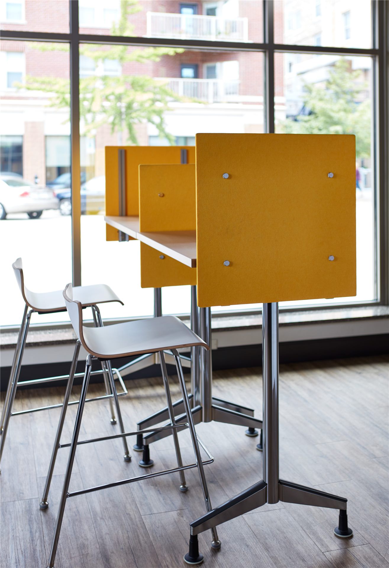 Height-Adjustable Screen